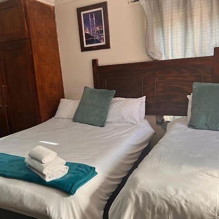Travetel Or Tambo Airport Hotell Kempton Park Eksteriør bilde