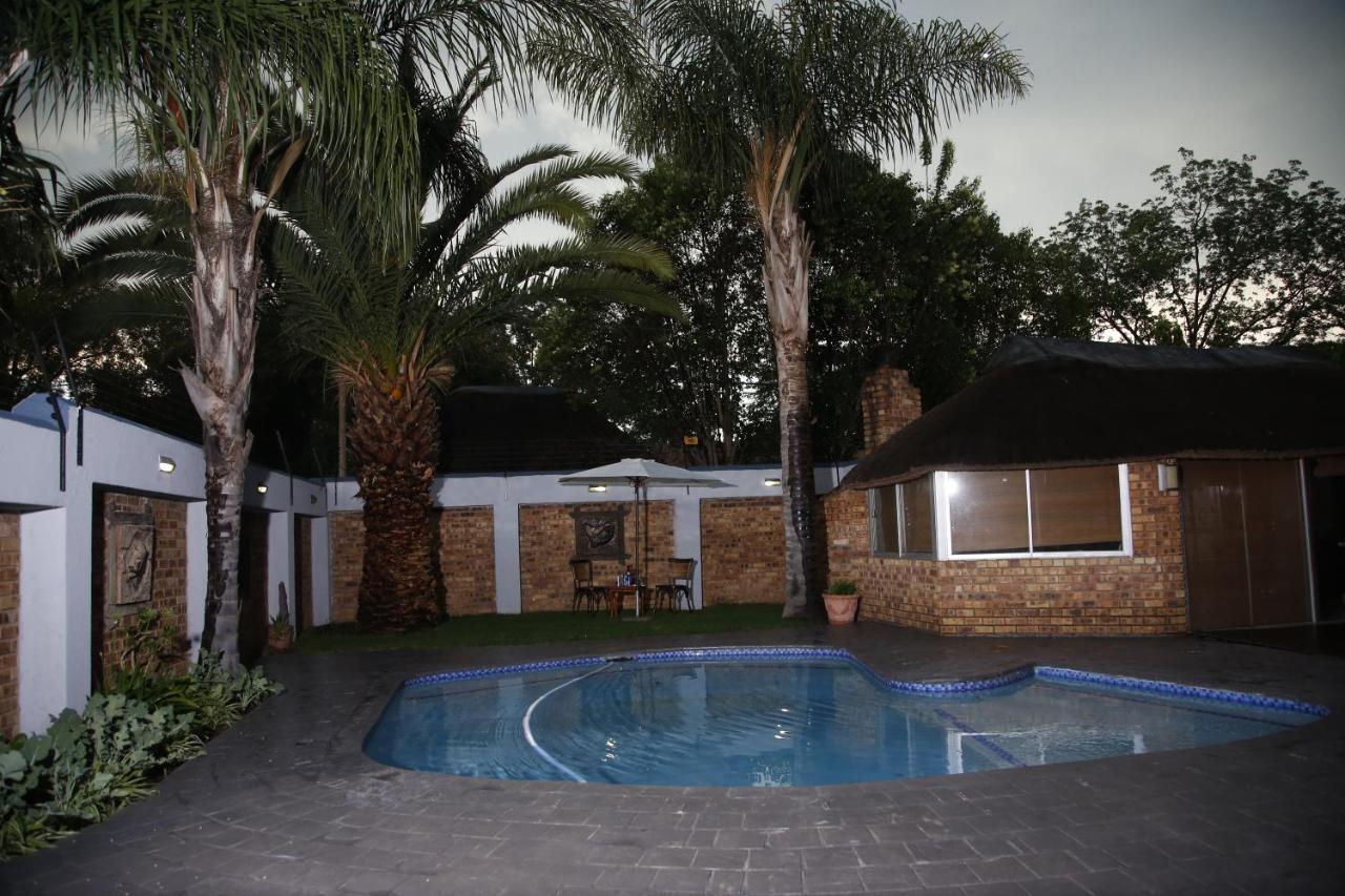 Travetel Or Tambo Airport Hotell Kempton Park Eksteriør bilde