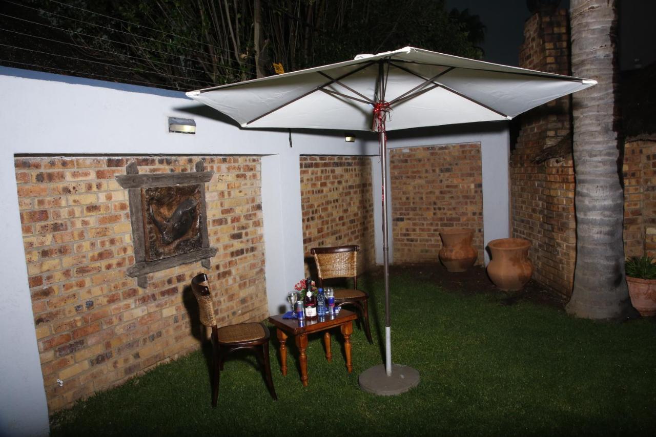Travetel Or Tambo Airport Hotell Kempton Park Eksteriør bilde