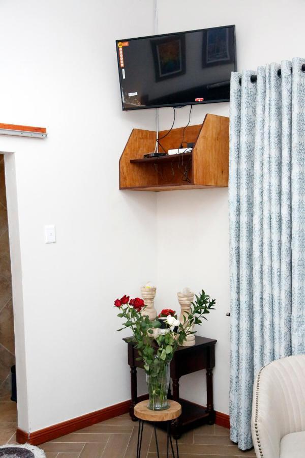 Travetel Or Tambo Airport Hotell Kempton Park Eksteriør bilde